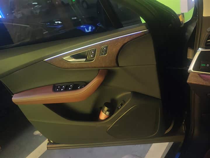 Фото 7 - Audi Q7