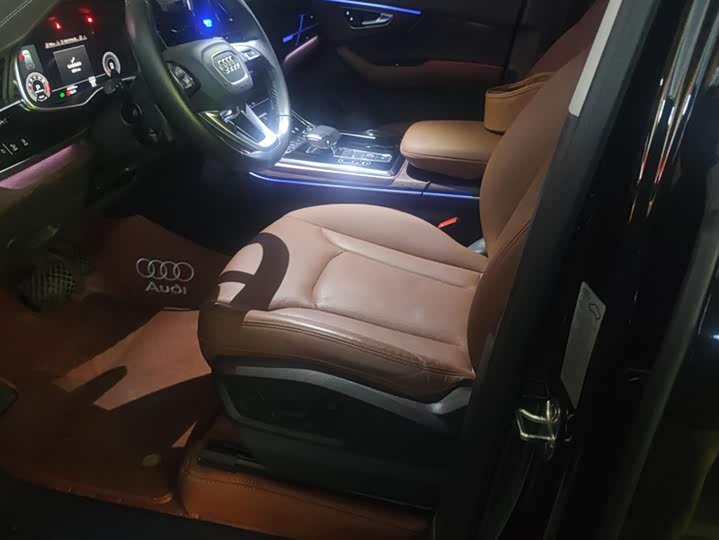 Фото 9 - Audi Q7