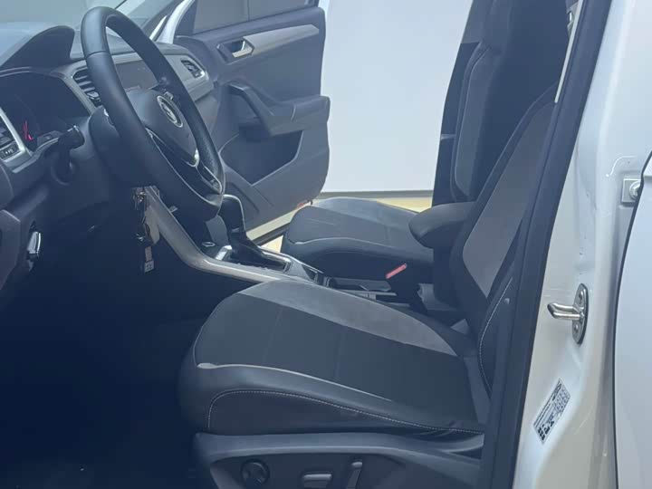 Фото 8 - Volkswagen T-Roc