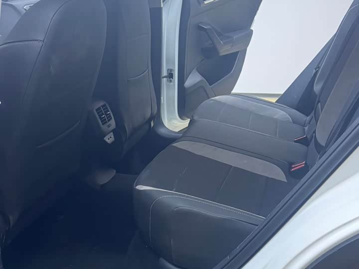 Фото 9 - Volkswagen T-Roc