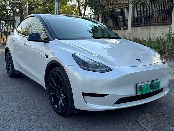 Фото 3 - Tesla Model Y