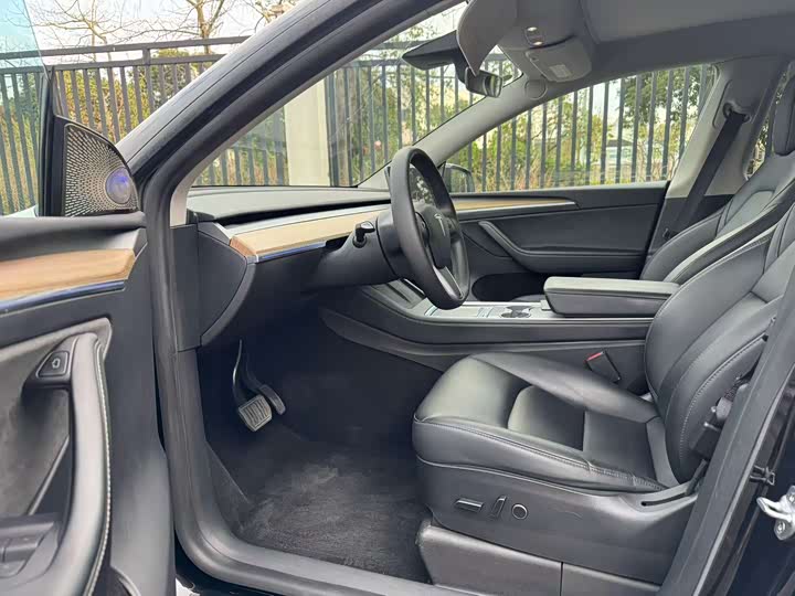 Фото 6 - Tesla Model Y