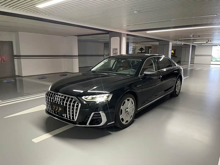 Фото 1 - Audi A8