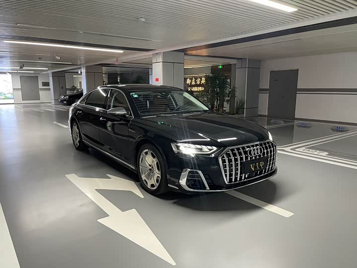 Фото 3 - Audi A8