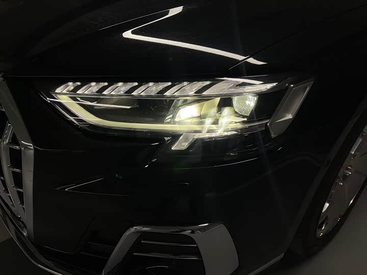 Фото 4 - Audi A8