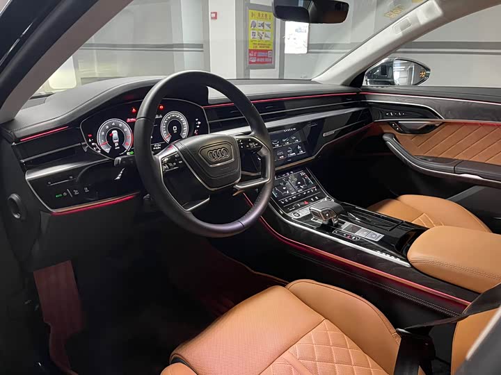 Фото 9 - Audi A8