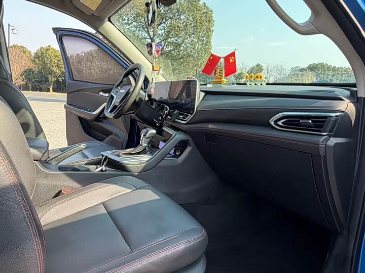 Фото 9 - Maxus T70