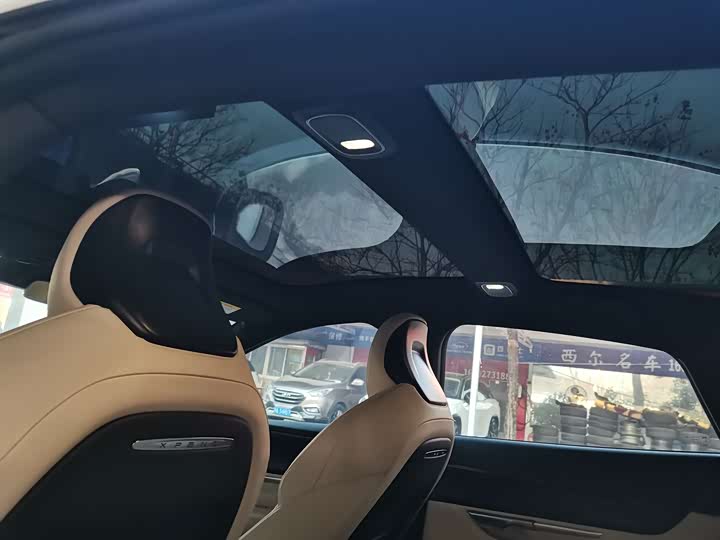 Фото 8 - XPeng P7