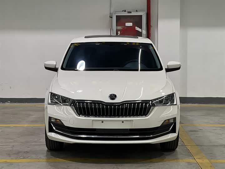 Фото 2 - Skoda Rapid