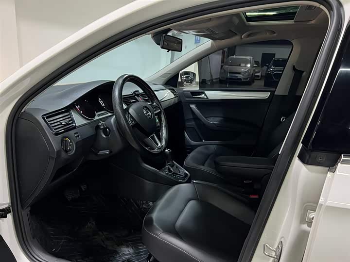 Фото 8 - Skoda Rapid