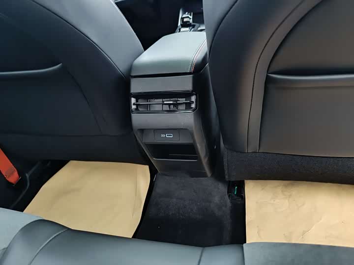 Фото 7 - Geely Binrui