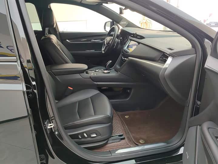 Фото 8 - Cadillac XT5