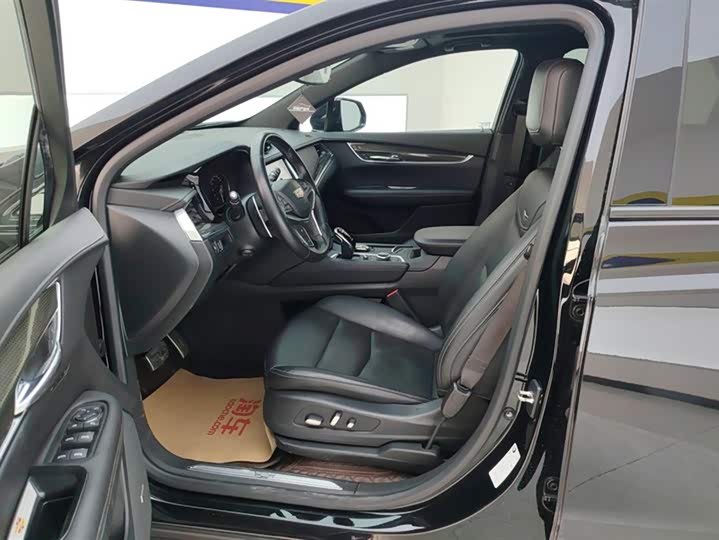 Фото 9 - Cadillac XT5