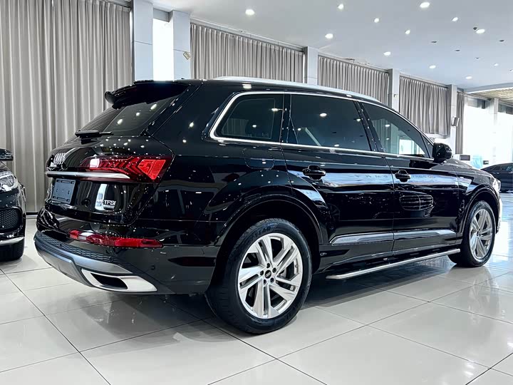 Фото 4 - Audi Q7