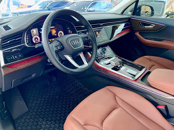 Фото 7 - Audi Q7