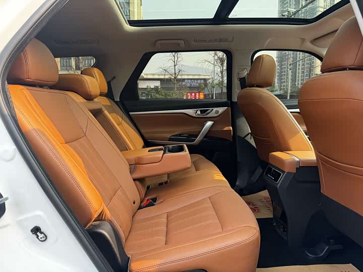 Фото 8 - Changan CS95