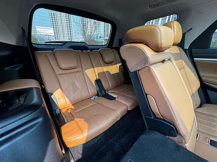 Фото 9 - Changan CS95