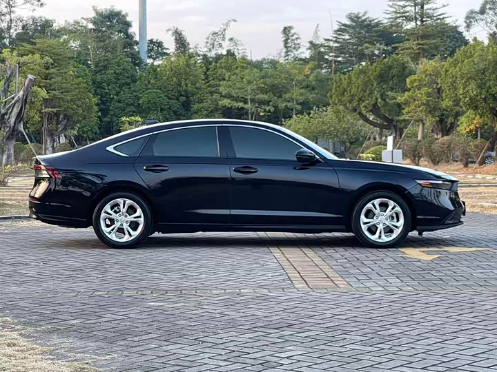 Фото 4 - Honda Accord