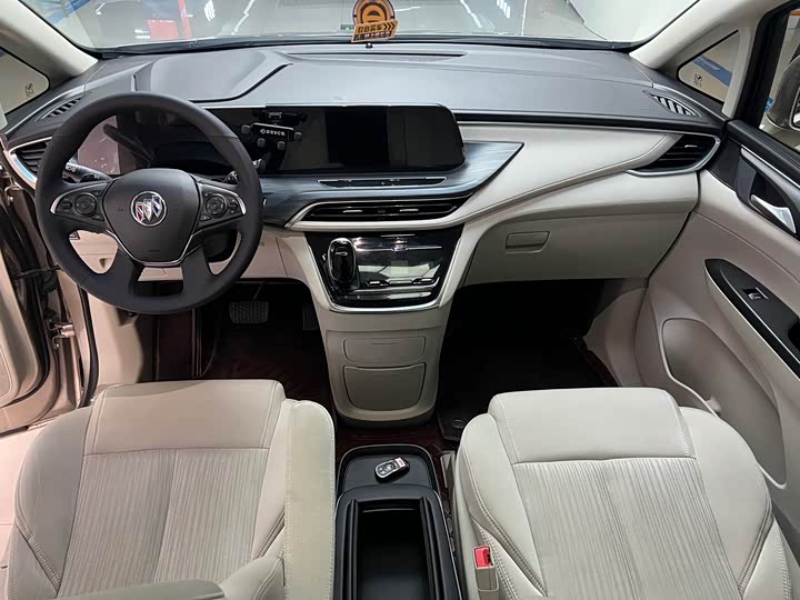 Фото 9 - Buick GL8 ES