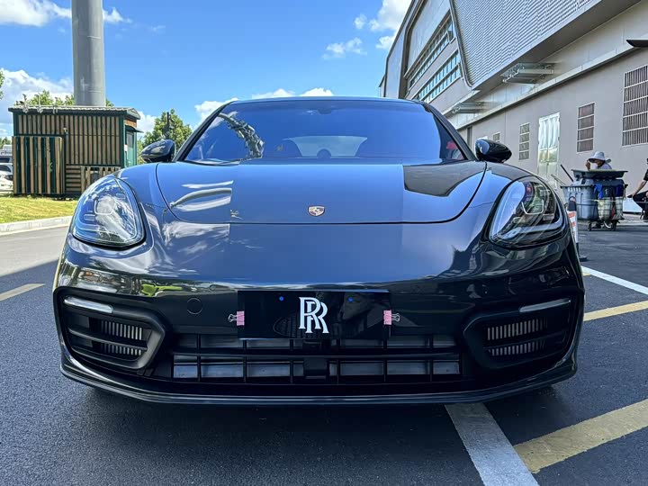 Фото 2 - Porsche Panamera