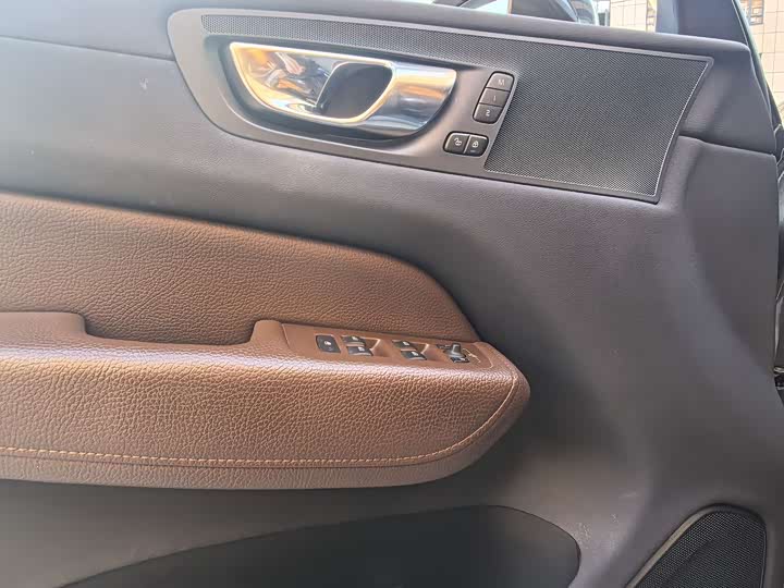 Фото 5 - Volvo XC60