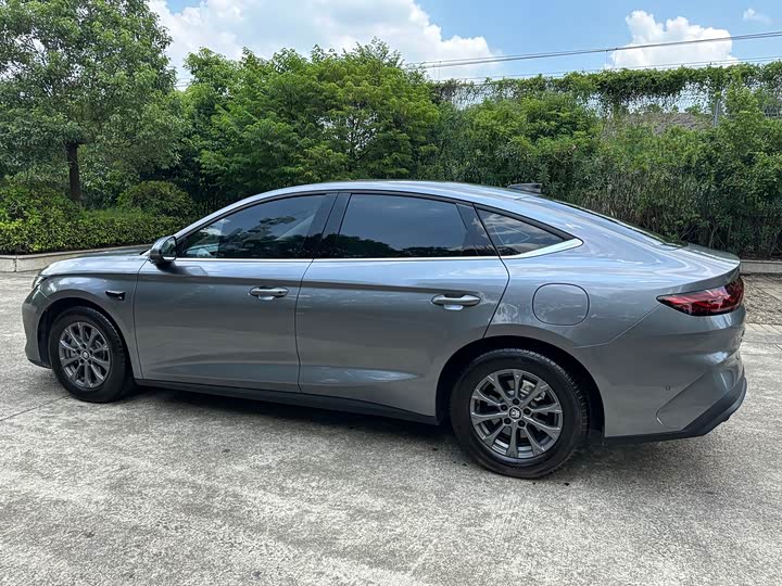 Фото 9 - BYD Qin L