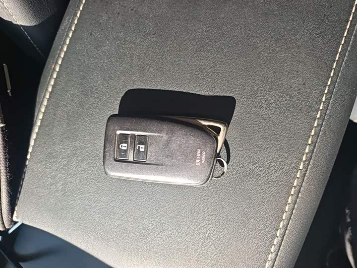 Фото 9 - Lexus RX