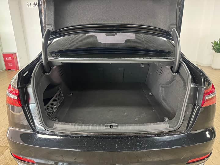 Фото 6 - Audi A6L