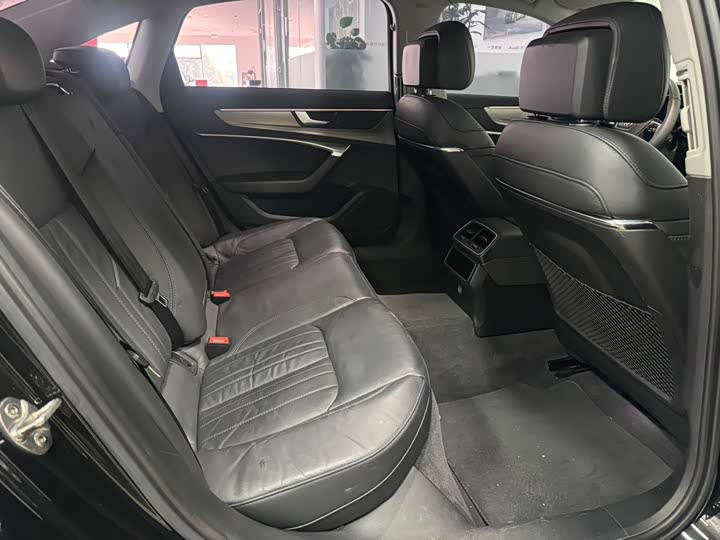 Фото 7 - Audi A6L