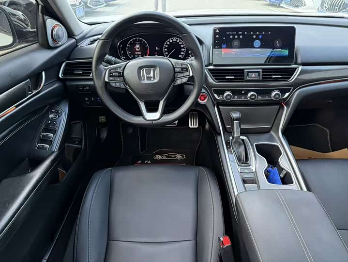 Фото 4 - Honda Accord