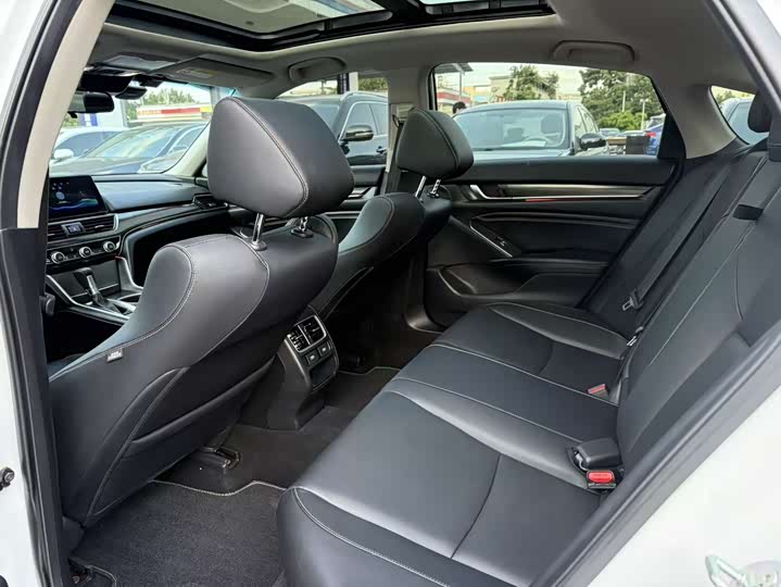 Фото 7 - Honda Accord