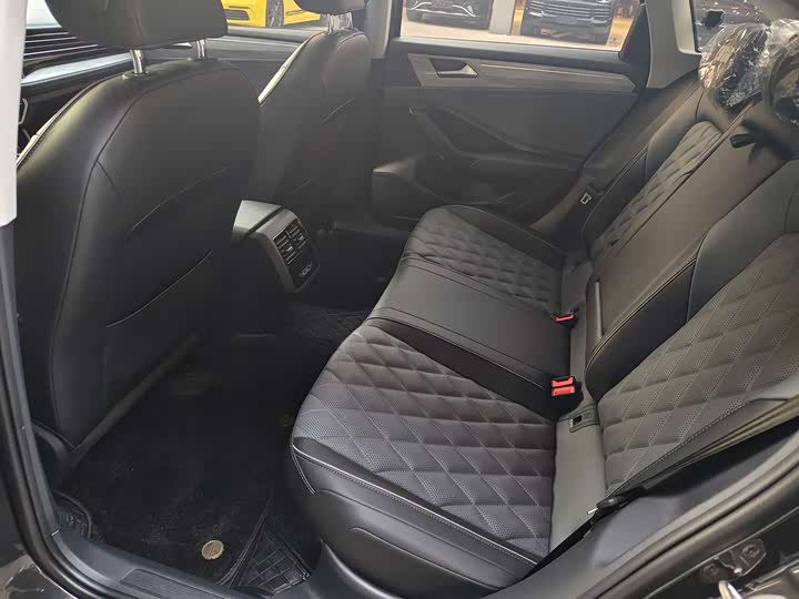 Фото 7 - Volkswagen Sagitar L