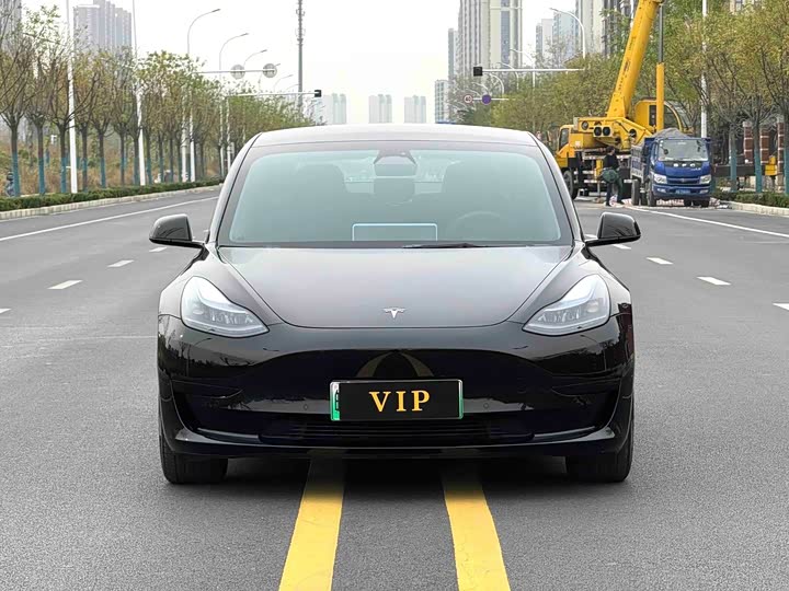 Фото 2 - Tesla Model 3