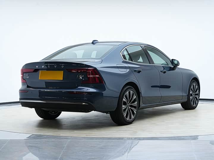 Фото 7 - Volvo S60