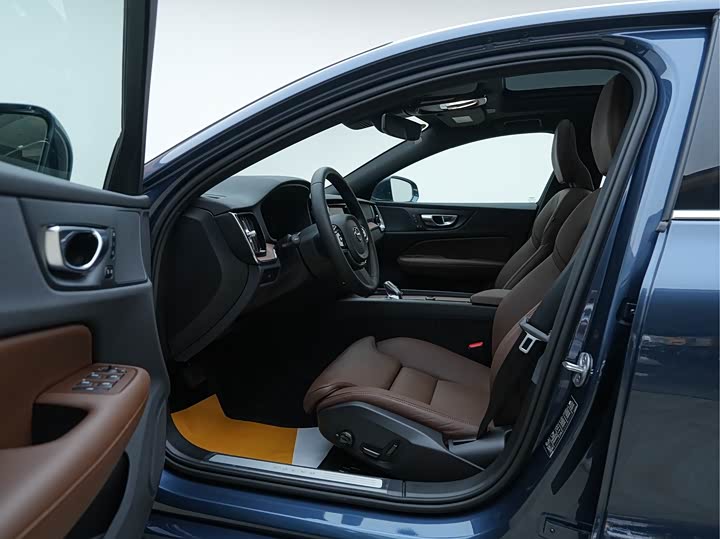 Фото 9 - Volvo S60