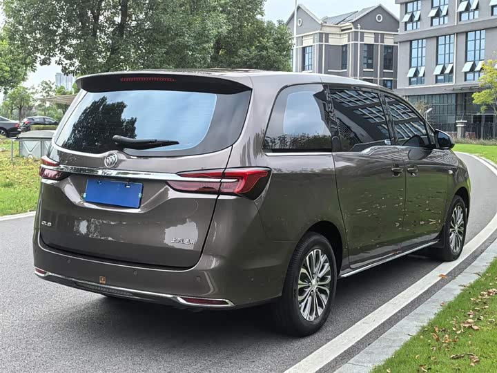 Фото 7 - Buick GL8 ES