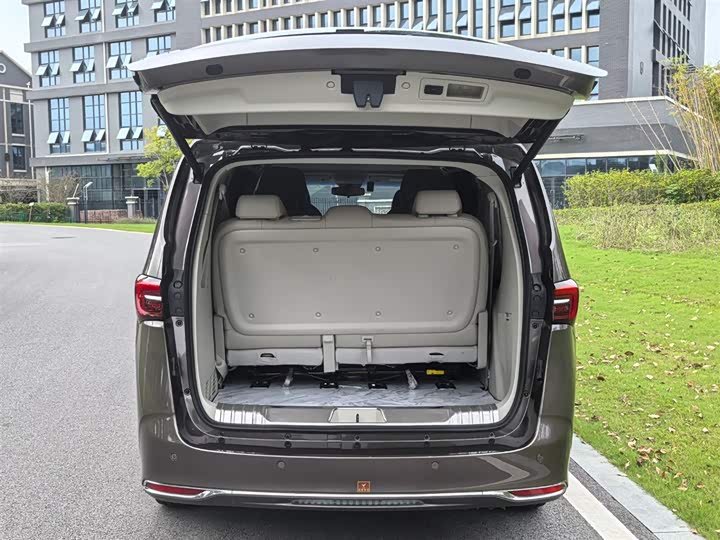 Фото 8 - Buick GL8 ES