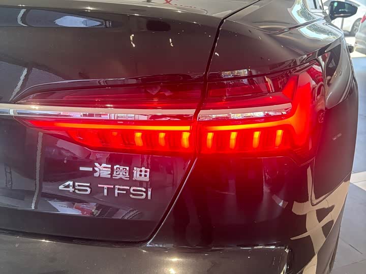 Фото 8 - Audi A6L