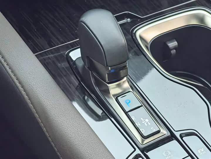 Фото 7 - Lexus RX