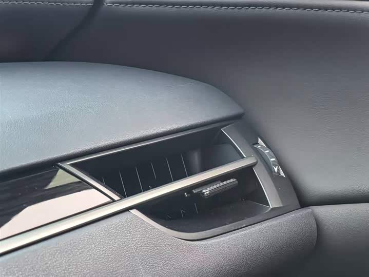 Фото 8 - Lexus RX