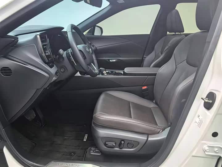 Фото 9 - Lexus RX