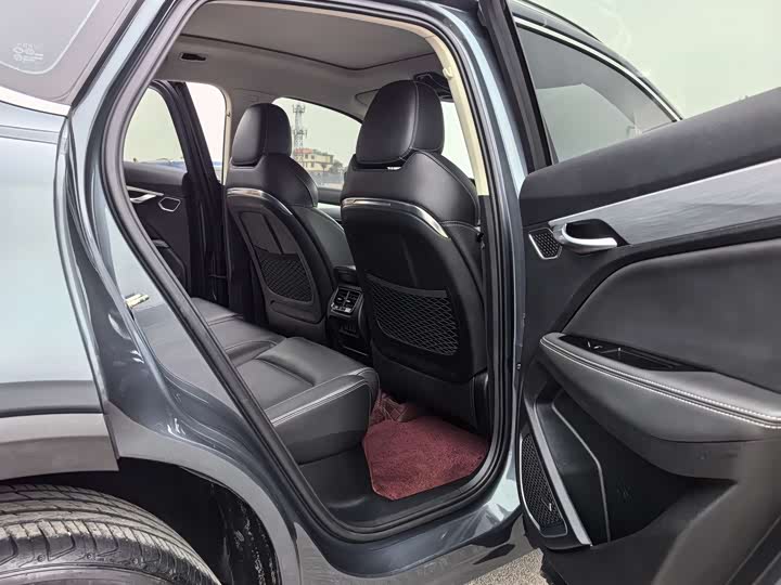 Фото 8 - Geely Tugella