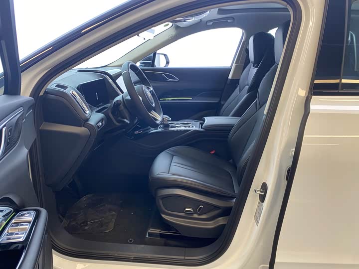 Фото 6 - Hongqi HS3 Hybrid