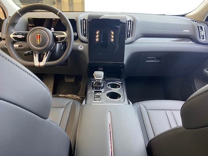 Фото 8 - Hongqi HS3 Hybrid