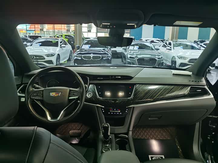 Фото 4 - Cadillac XT6
