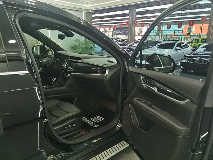 Фото 6 - Cadillac XT6