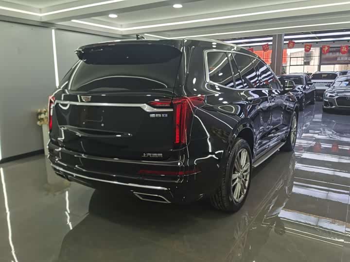Фото 9 - Cadillac XT6