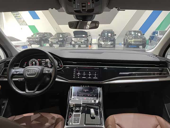 Фото 8 - Audi Q7