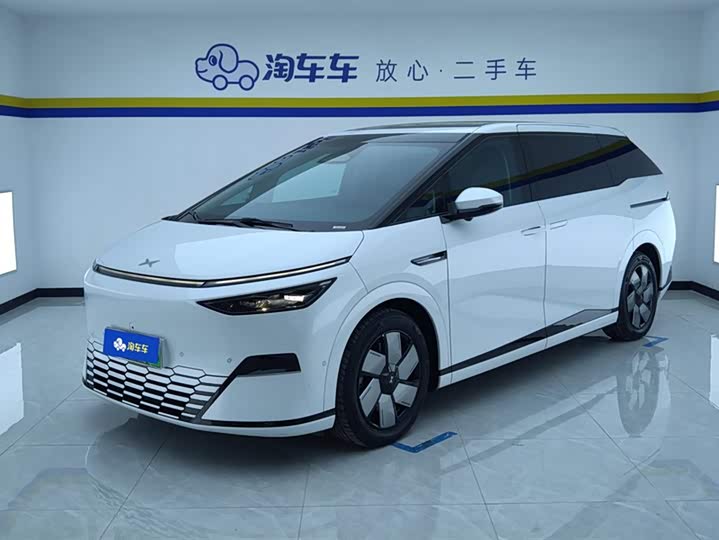 Фото 1 - XPeng X9