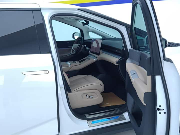 Фото 8 - XPeng X9